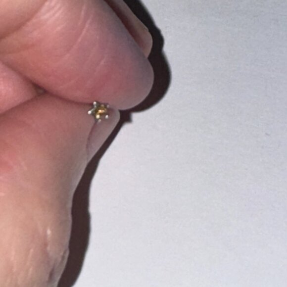 20 Gauge Topaz Yellow Star Shaped Nose Rings - Picture 4 of 16